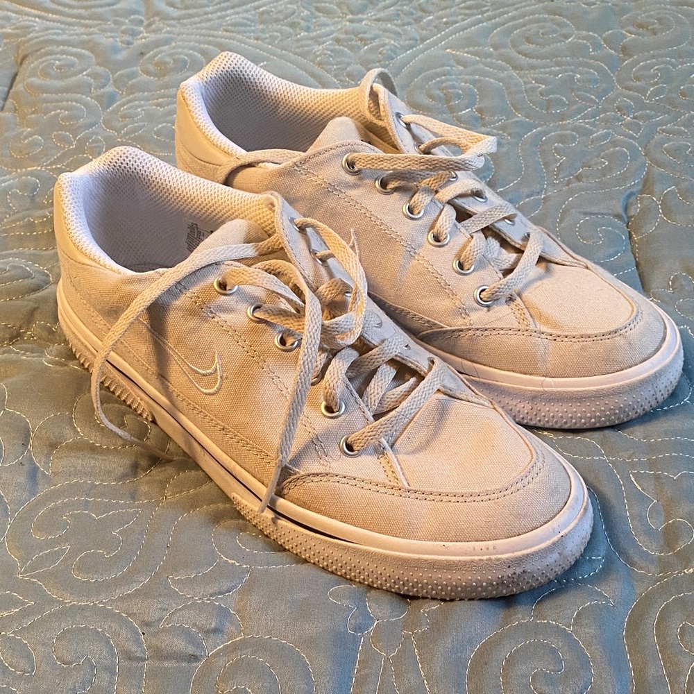 Women’s Nike off-white Nike Canvas Sneakers (GTS 97 Skate Shoes) size 7.5